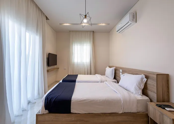 Travelholic 90 Residence
