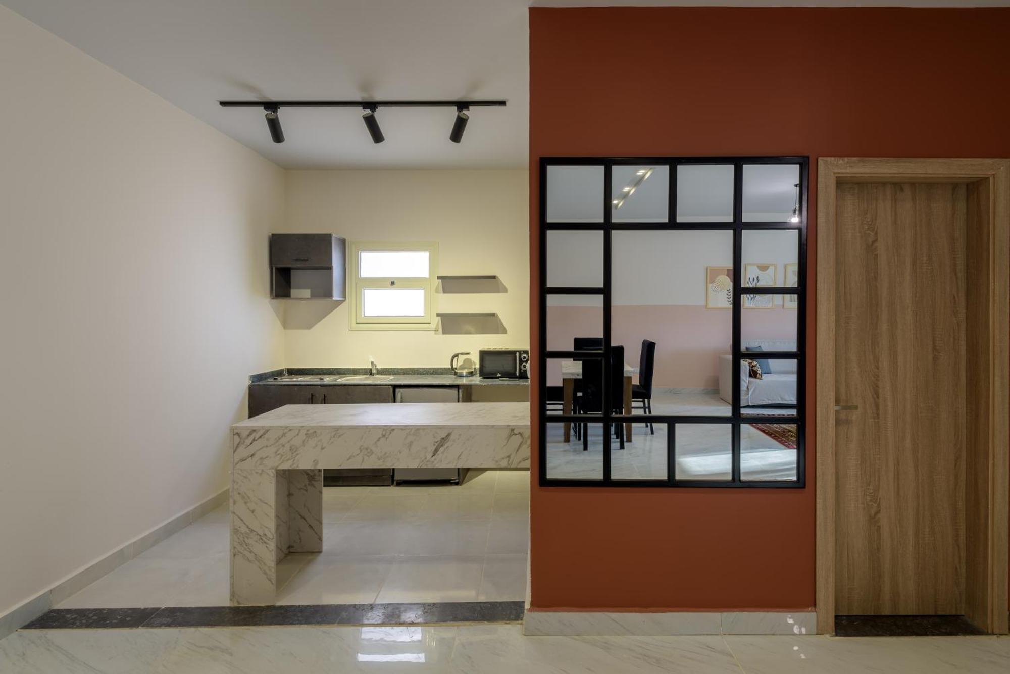 Apartment Travelholic 90 *