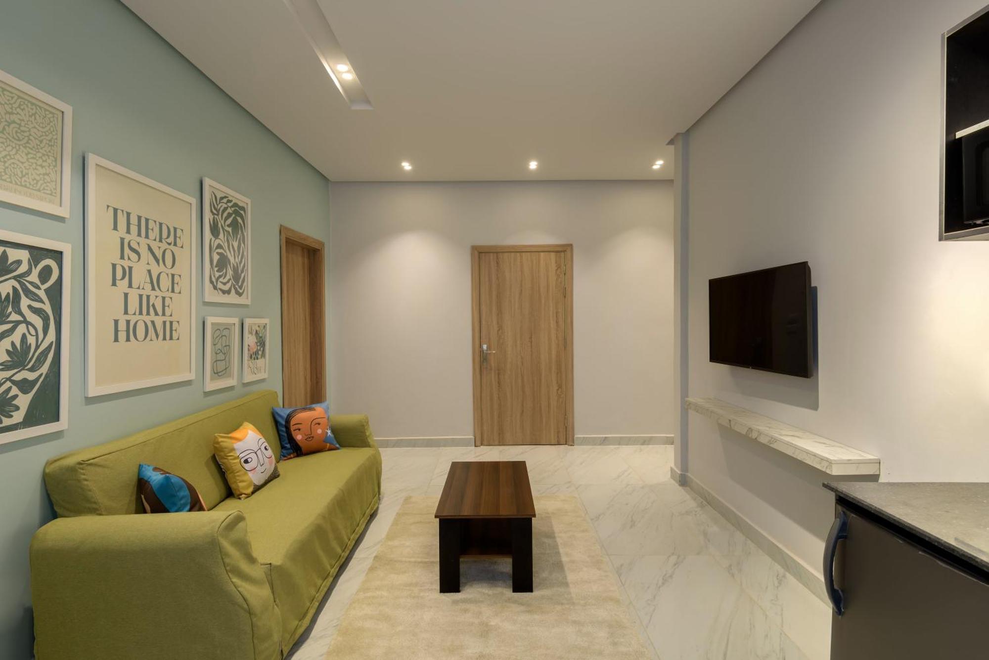 Travelholic 90 Apartment *